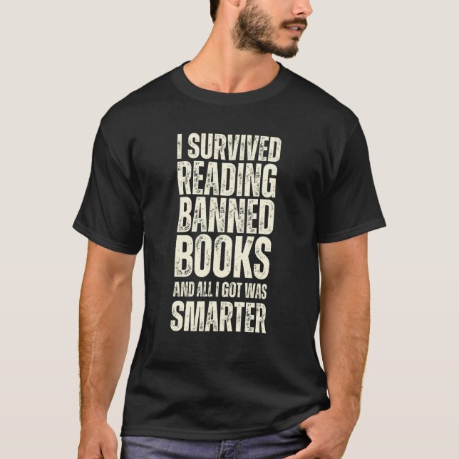 T-shirt I Survived Reading Banned Books And All I Got Was  (Devant)
