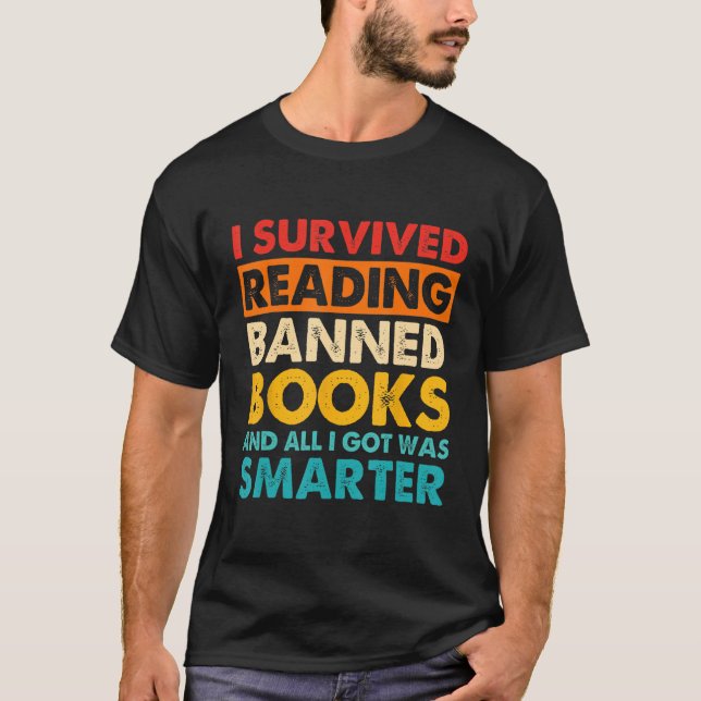 T-shirt I Survived Reading Banned Books And All I Got Was  (Devant)