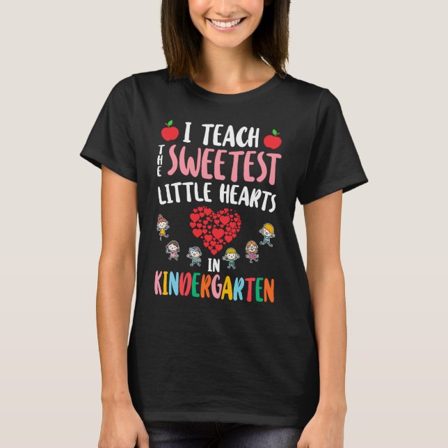 T-shirt I Teach The Sweetest Little Hearts in Kindergarten (Devant)