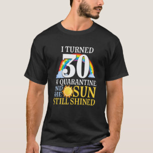 T-shirt I Turned 30 In Quarantine 30th Sun Still Shined Bi