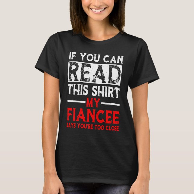 T-shirt If You Can Read This My Fiancee Says Too Close  Co (Devant)