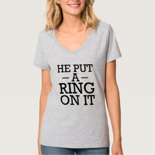 T-shirt Il a mis un anneau là-dessus jeune mariée engag