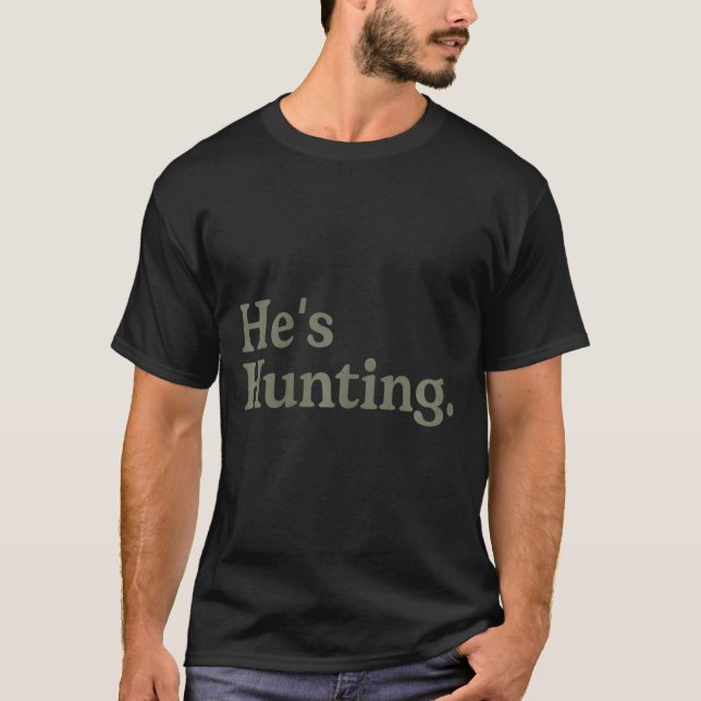 T-shirt Il chasse l'art de la femme à la chasse amusante (Devant)