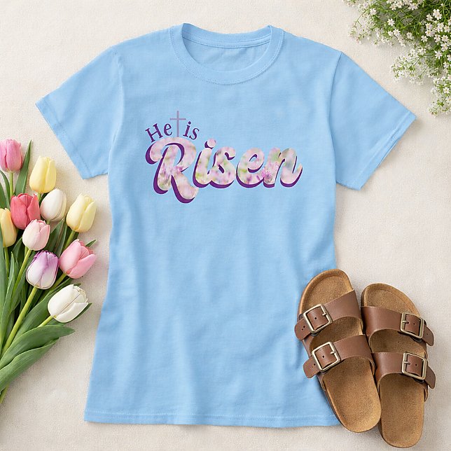 T-shirt Il Est Ressuscité Violet Floral Script Christian E (He is Risen Purple Floral Script Light Blue Easter Shirt)