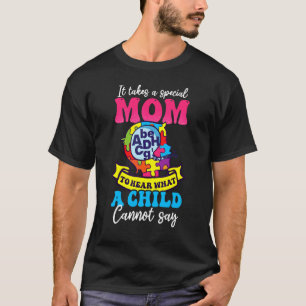 T-shirt Il faut une maman spéciale pour entendre ce qu'un 
