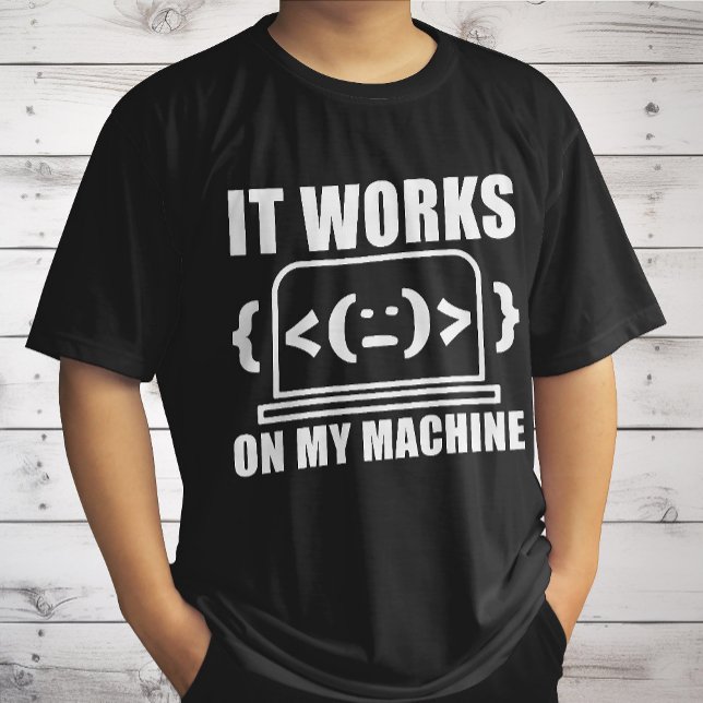 T-shirt Il fonctionne sur ma machine drôle Coder et progra (Créateur téléchargé)