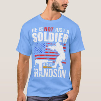 T-shirt Il n'est pas seulement un soldat, il est mon petit