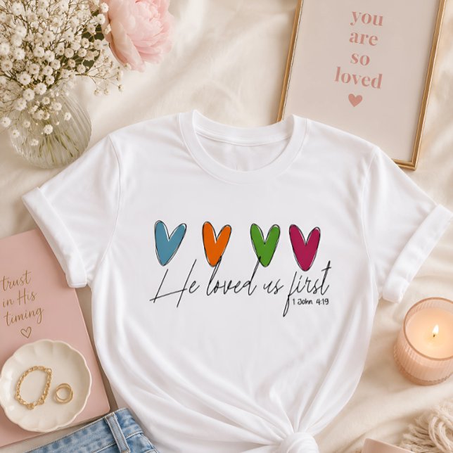 T-shirt Il nous a aimés en premier  (Créateur téléchargé)