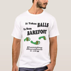 T-shirt Il prend des boules courues nu-pieds