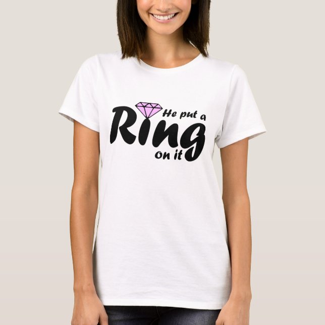 T-shirt Il y a mis une bague - pour que l'épouse soit (Devant)