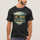 T-shirt Illustration du parc national de Katmai Badge rétr<br><div class="desc">Création d'oeuvres vectorielles Katmai. La Vallée des Dix Mille Fumées est une zone de coulées de lave et de cendres formées par une éruption volcanique massive</div>