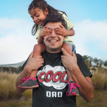 T-shirt Illustration inspirée du livre dessiné de papa coo<br><div class="desc">Illustration Inspirée Du Livre De Bande Dessinée Du Père cool. Ce fun ce motif de style bande dessinée a Cool en rouge et papa en blanc..</div>