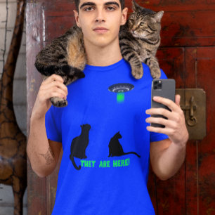 T-shirt Ils sont ici ! Chats et soucoupe volante