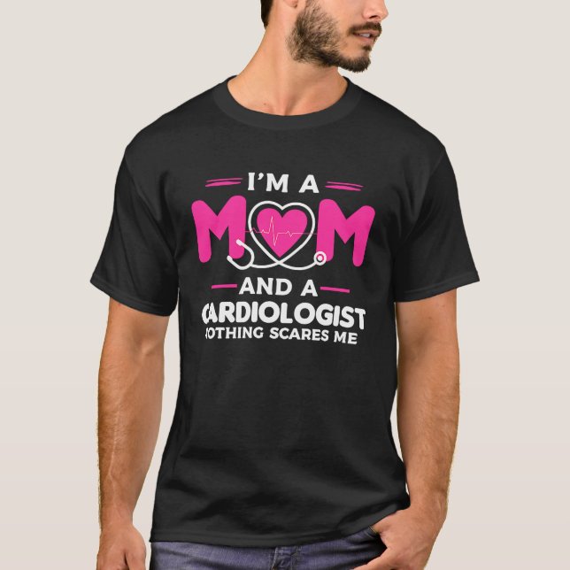 T-shirt I'm A Mom And A Cardiologist Nothing Scares Me Car (Devant)