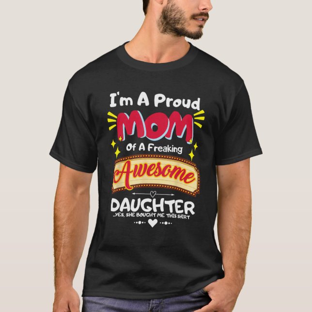 T-shirt I'm a Proud Mom of a Freaking Awesome Daughter Mot (Devant)
