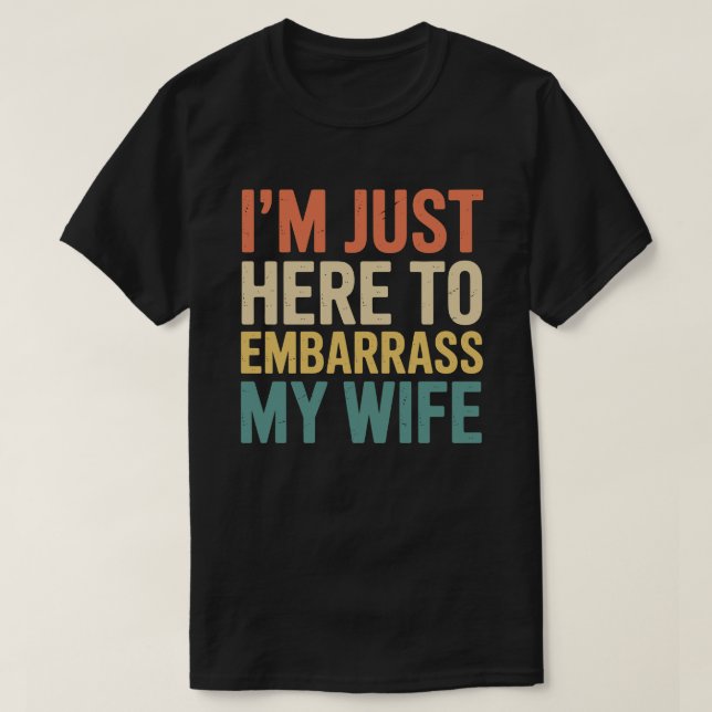 T-shirt I'm Just Here To Embarrass My Wife Funny Husband  (Design devant)