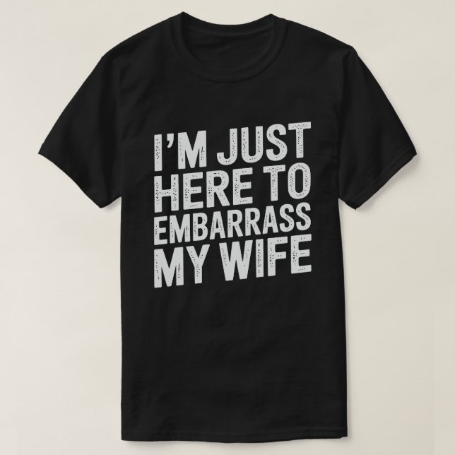 T-shirt I'm Just Here To Embarrass My Wife Funny Husband  (Design devant)