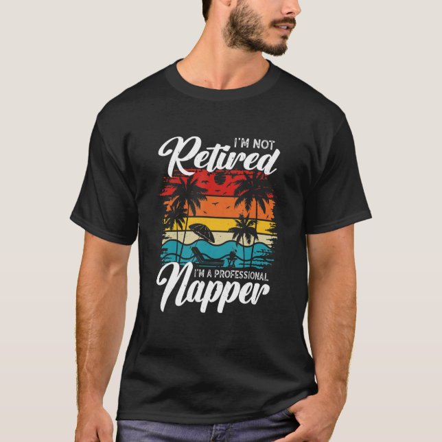 T-shirt I'm Not Retired I'm a Professional Napper  Retiree (Devant)