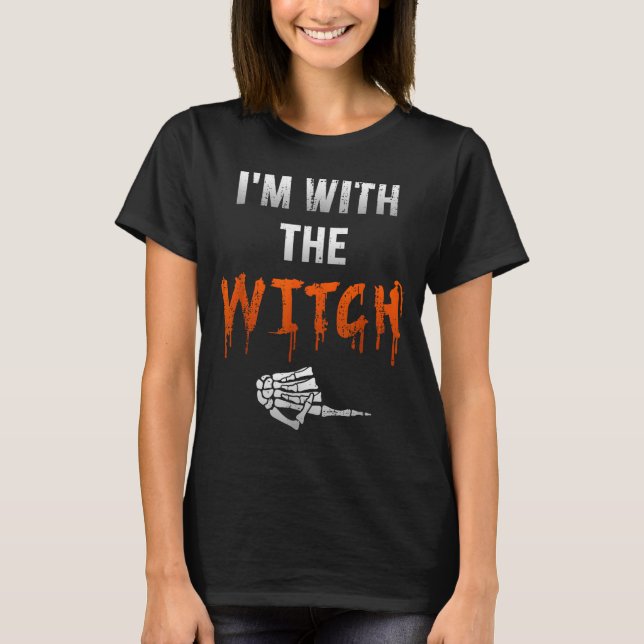 T-shirt I'm With Witch Skeleton Hand Funny Halloween Husba (Devant)