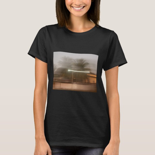 T-shirt Image Bleue D'Une Maison Avec Baguette De Cocotier (Devant)