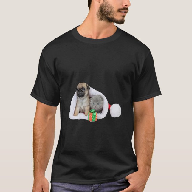T-shirt Image de chiot Pug mignon et de chaton à l'intérie (Devant)