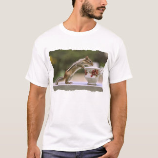 T-shirt Image de tamia avec la tasse de thé de la Chine