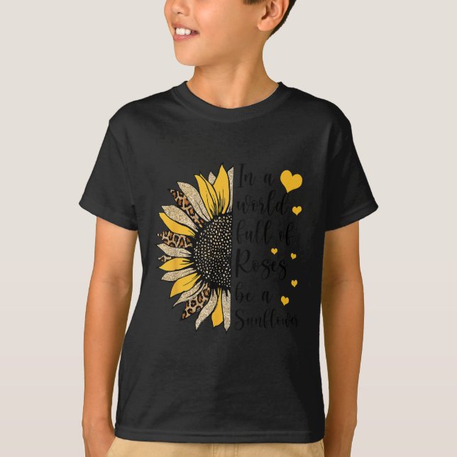 T-shirt In A World Full Of Roses Be A Sunflower Flower Leo (Devant)