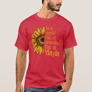 T-shirt In A World Of Grandmas Be A Yiayia Greece Greek Gr