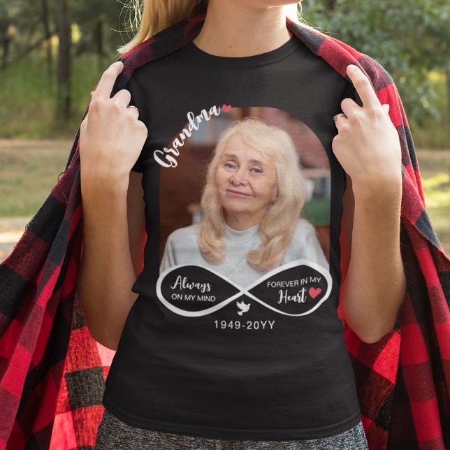 T-shirt Infinité toujours dans mon esprit Photo Grand-mère (Créateur téléchargé)