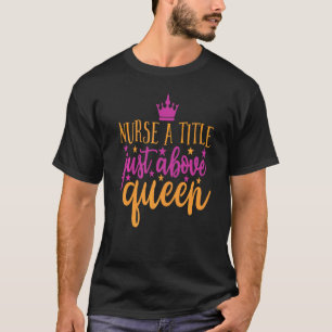 T-shirt Infirmière A Titre Juste Au-Dessus De L'hôpital De