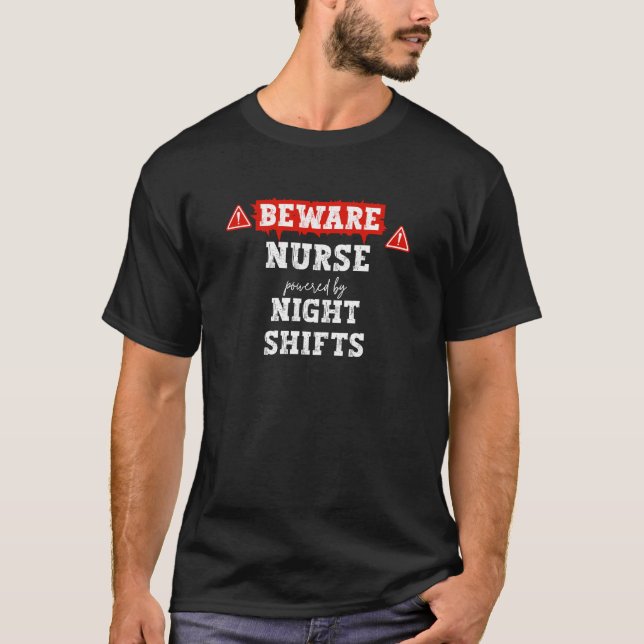T-shirt Infirmière Alimentée Par Nuit Shift | Infirmière e (Devant)
