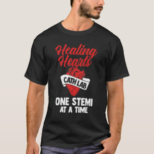 T-shirt Infirmière de cathlab soignant les coeurs Cathéter