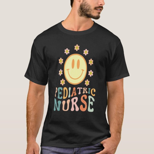 T-shirt Infirmière en pédiatrie future Infirmière en soins (Devant)