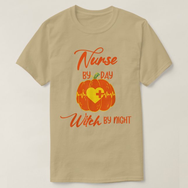 T-shirt Infirmière par jour sorcière par nuit Halloween Ci (Design devant)