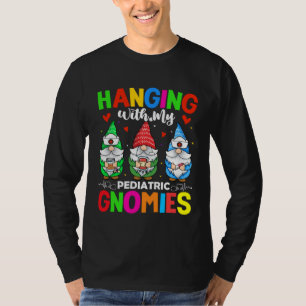 T-shirt Infirmière pédiatrique de l'hôpital qui traîne ave