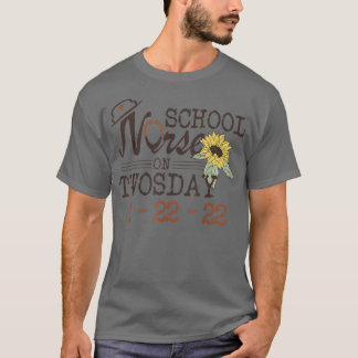 T-shirt Infirmière Scolaire Le Jour 22222 Février 22 2022