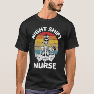 T-shirt Infirmière squelette de nuit drôle Halloween RN in