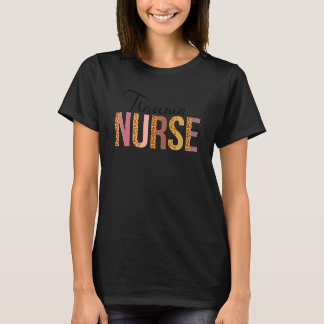 T-shirt Infirmière traumatisée léopard imprimée pour étudi (Devant)