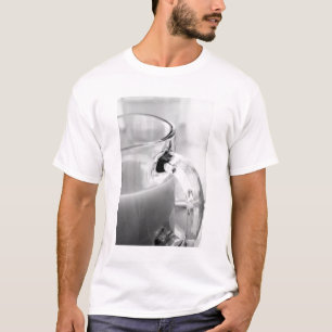 T-shirt Infrarouge, noir et blanc,tasse, verre, café,