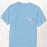 T-shirt Initiales Monogrammes modernes Pose Ombre<br><div class="desc">Les initiales de monogramme minimaliste moderne laissent tomber le design de crête d'ombre qui peut être modifié pour personnaliser. La typographie blanche avec une ombre portée bordeaux.</div>