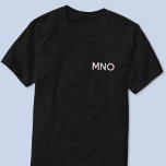 T-shirt Initiales Monogrammes modernes Pose Ombre<br><div class="desc">Les initiales de monogramme minimaliste moderne laissent tomber le design de crête d'ombre qui peut être modifié pour personnaliser. La typographie blanche avec une ombre portée bordeaux.</div>