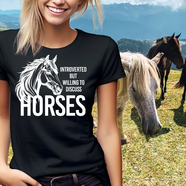 T-shirt Introverted mais disposé à discuter de chevaux drô (Introverted but willing to discuss horses funny woman T-Shirt)
