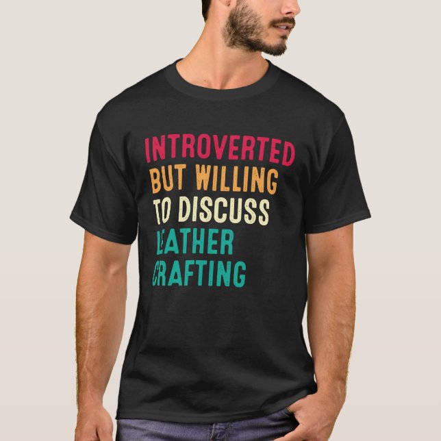 T-shirt Introverti Mais Prêt à Discuter de la Création de  (Devant)