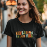 T-shirt Investissement super Rétro Est Mon Vibe, Investiss<br><div class="desc">T-shirt super "Investir est ma vibe". Il fait un cadeau fantastique pour quiconque travaille dans les investissements financiers.</div>