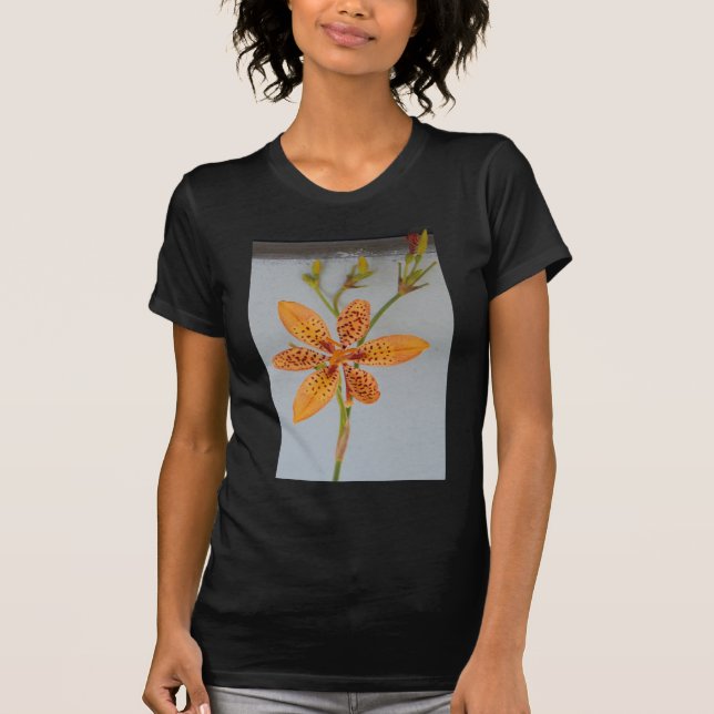 T-shirt Iris tacheté d'orange appelé Lys Blackberry (Devant)