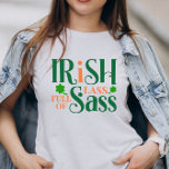 T-shirt Irish Lass Plein De Sass Drôle St Patrick's Day<br><div class="desc">Irish Lass Plein De Sass Drôle St Patrick's Day. Si vous êtes un Lass Irlandais plein de Sass? Alors ce drôle de design de St. Patrick's Day est parfait pour vous! La seule chose à porter pour célébrer le pays des leprechauns le jour de la Saint Patrick. Vert et orange....</div>