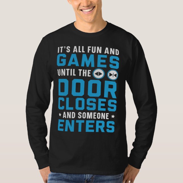 T-shirt It s All Fun And Games Until The Door Closes Someo (Devant)