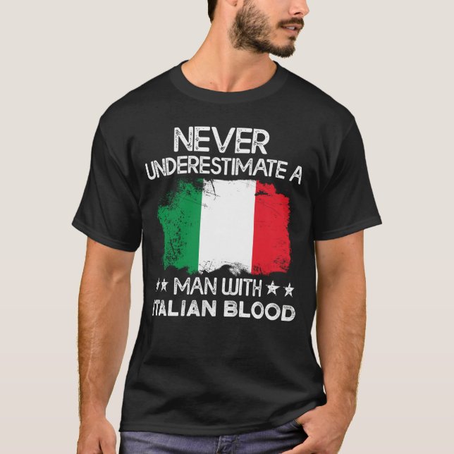 T-shirt Italie Drapeau Ne Sous-Estime Jamais Un Homme Avec (Devant)