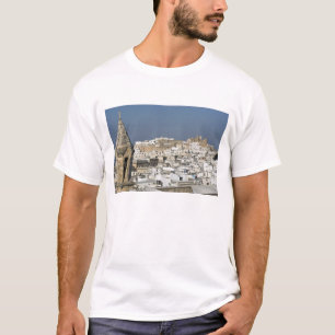 T-shirt Italie, Ostuni, vue rapprochée sur la vieille vil
