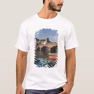 T-shirt Italie, Sardaigne, Bosa. Vue de la ville le long d